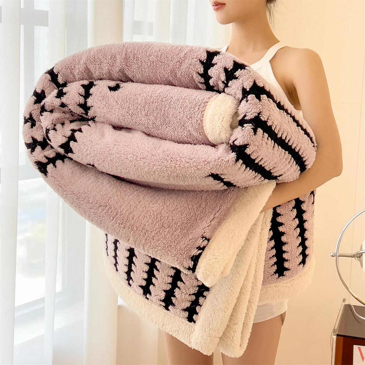 Fluffy Geometric Stripe Fleece Blanket